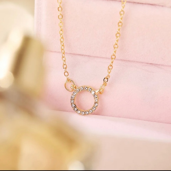 Trend Elegant Jewelry Crystal Circle Pendant Necklace Golden Color - Picture 2 of 4